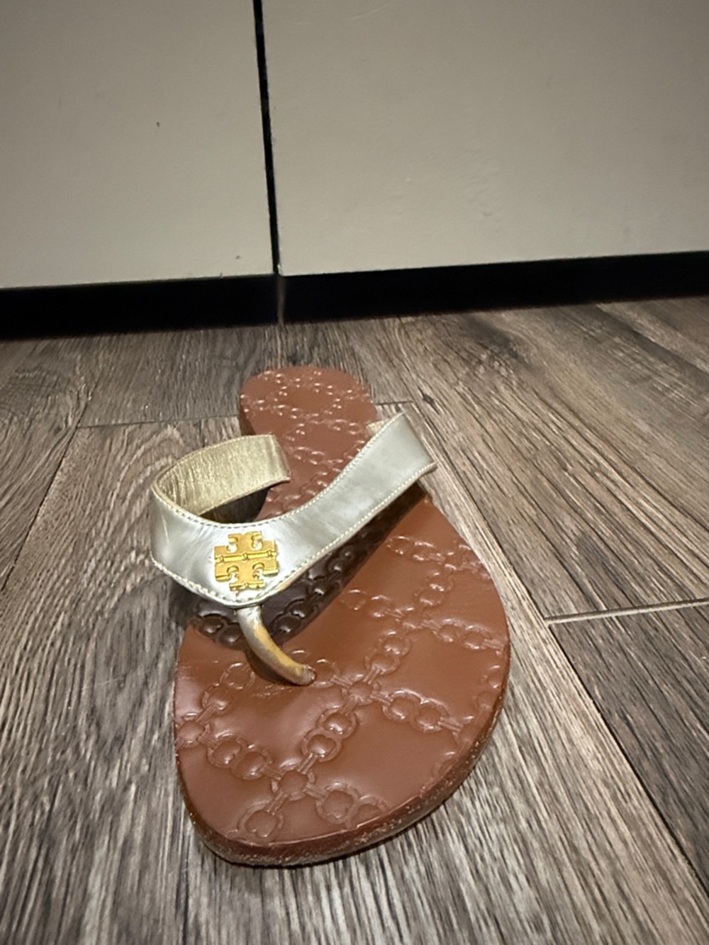Tory Burch Thora Left Thong Sandal 6m